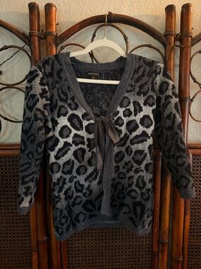 Dana Buchman Gray and Black Leopard Tie‑Front Cardigan